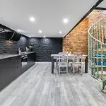 Apartman Center Loft Haven: Modern Elegance Budapest