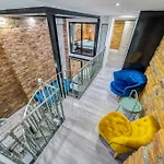 Apartman Center Loft Haven: Modern Elegance *