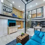 Apartman Center Loft Haven: Modern Elegance