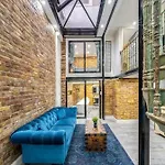 Center Loft Haven: Modern Elegance Budapest