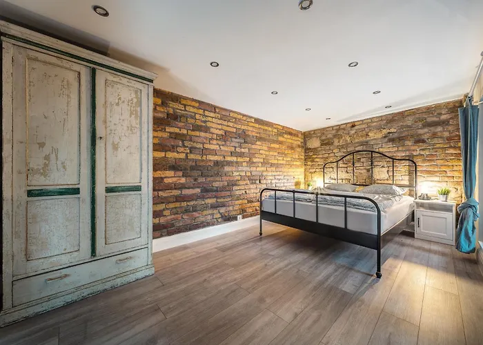Center Loft Haven: Modern Elegance *
