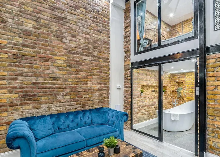 Center Loft Haven: Modern Elegance شقة
