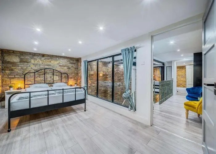 Center Loft Haven: Modern Elegance * بودابست