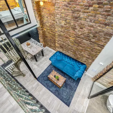Center Loft Haven: Modern Elegance Apartament