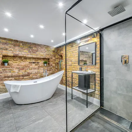 Center Loft Haven: Modern Elegance