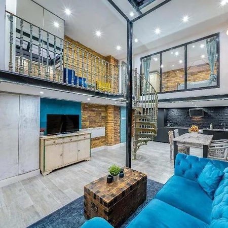 Daire Center Loft Haven: Modern Elegance