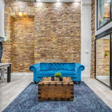 Lägenhet Center Loft Haven: Modern Elegance *