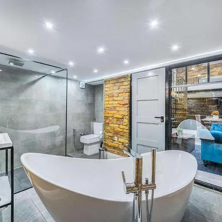 Center Loft Haven: Modern Elegance * Budapeşte