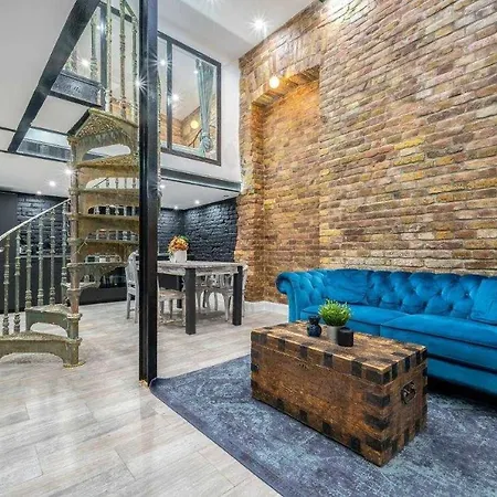 Center Loft Haven: Modern Elegance