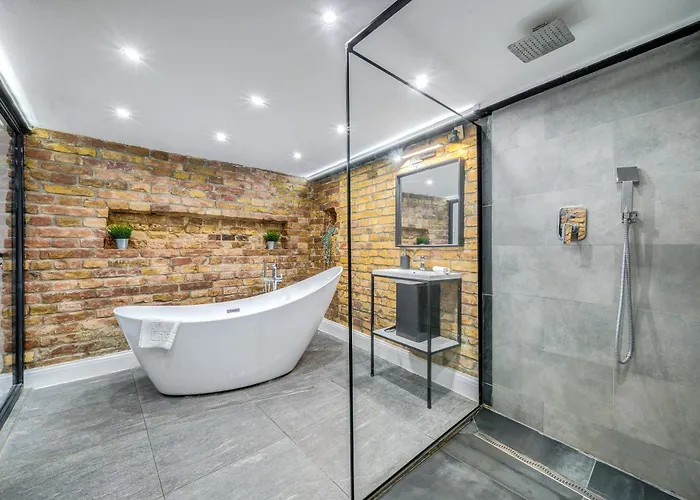 Center Loft Haven: Modern Elegance