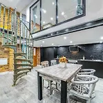 Center Loft Haven: Modern Elegance Апартаменты *