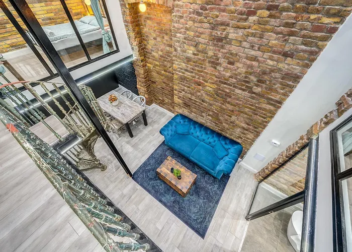 Center Loft Haven: Modern Elegance Apartamento