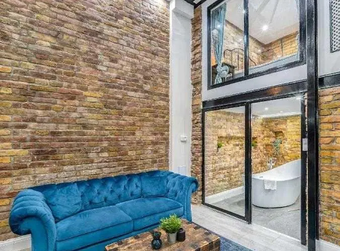 Center Loft Haven: Modern Elegance