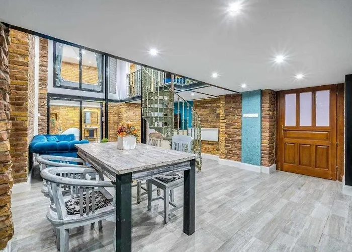 Center Loft Haven: Modern Elegance Apartamento *