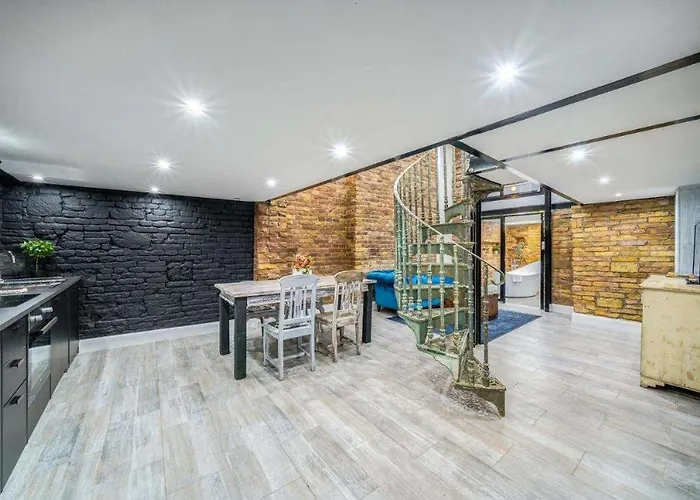 Center Loft Haven: Modern Elegance Apartamento Budapeste